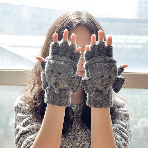 Accessories - Elephant Knitted Gloves for Women